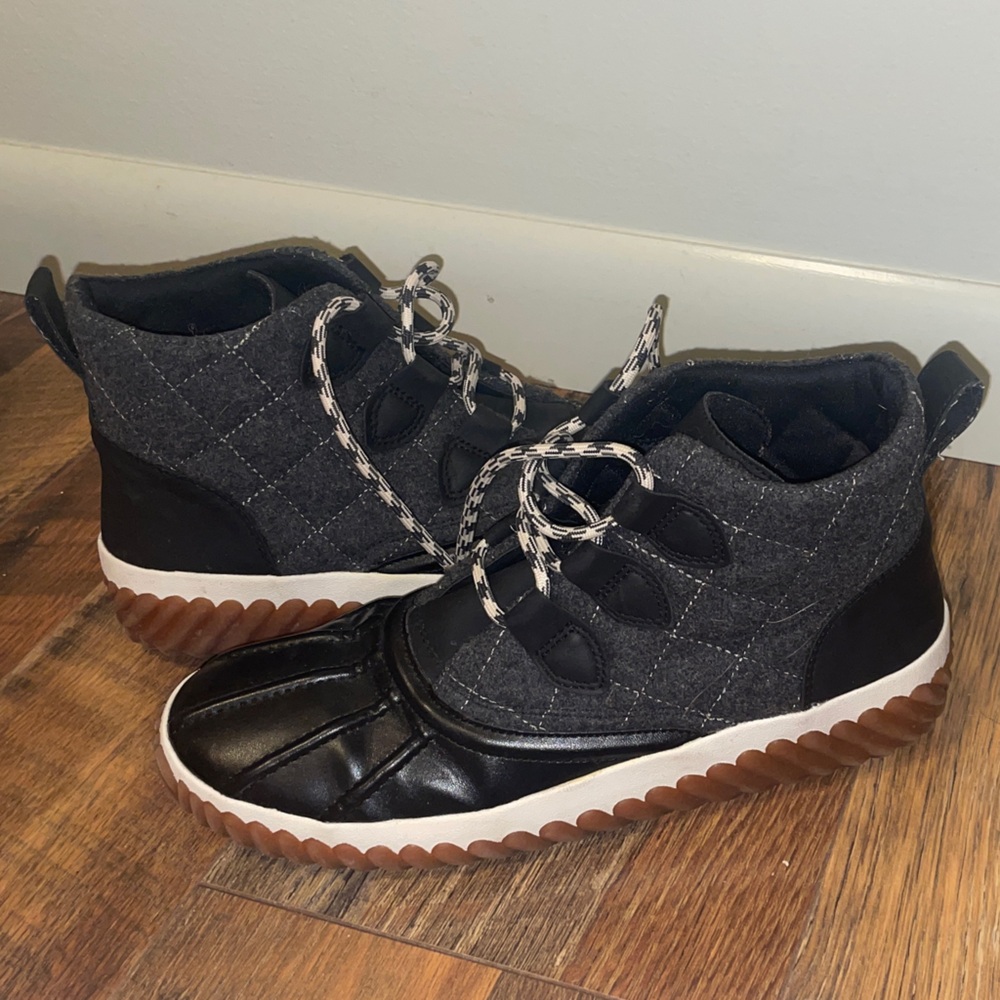 Sketchers Dark Gray/Black sneaker boots